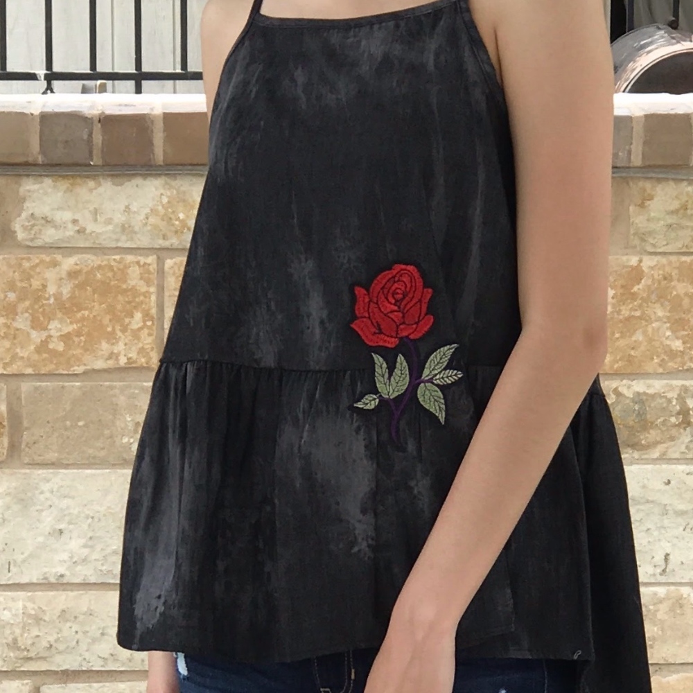 Pertty flower 🌹 in the shirt